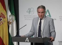 Andalucía exige a las discotecas un registro de asistentes y reduce aforos en pubs y mesas de restaurantes