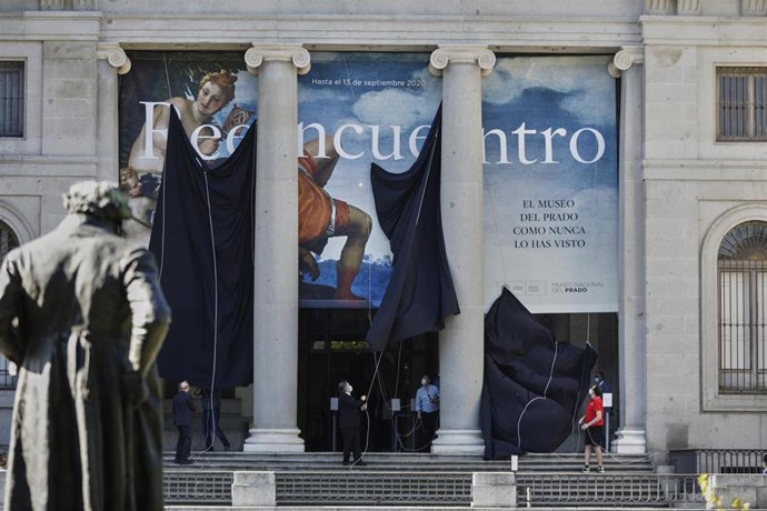 Entrada del Museo del Prado, el día en el que reabre sus puertas tras haber permanecido casi tres meses clausurado a causa de la pandemia por coronavirus, en Madrid (España) a 6 de junio de 2020.