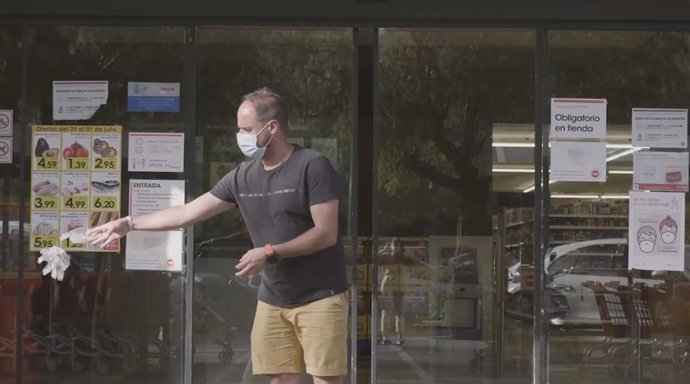 Un fragmento del video del Ayuntamiento de Palma para concienciar de los riesgos de arrojar guantes y mascarillas al suelo.
