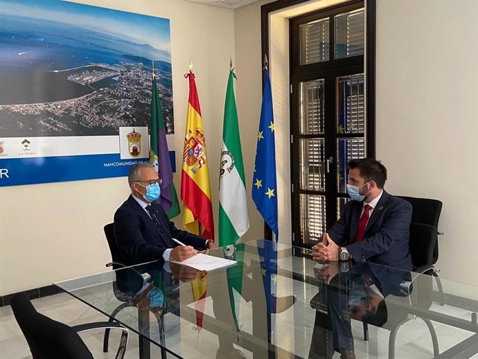 Fran González con el presidente de la Mancomunidad de Municipios del Campo de Gibraltar