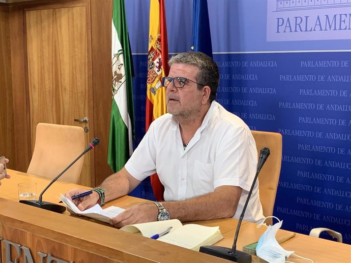 El portavoz del grupo parlamentario Adelante Andalucía en la Comisión de Control de la RTVA, Nacho Molina