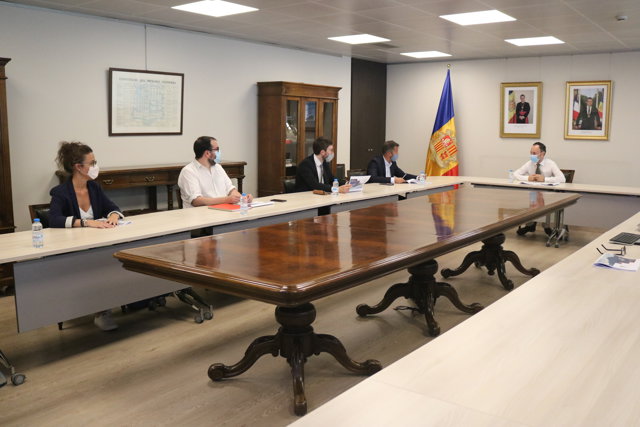 Los consellers generals socialdemócratas al inicio de la reunión con el jefe de Gobierno este martes.