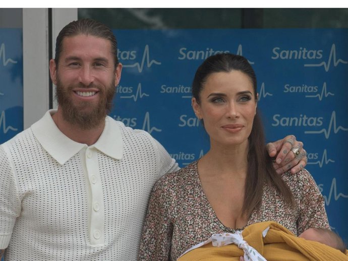Sergio Ramos y Pilar Rubio presentan a Máximo Adriano