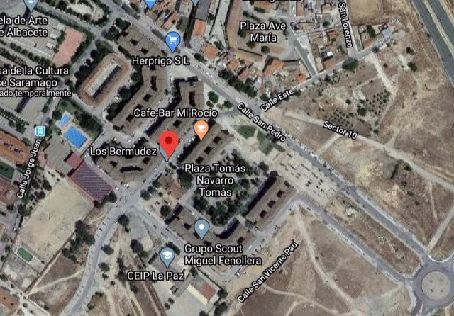 El incendio en la cuarta planta de un bloque de viviendas de Albacete se salda con dos personas atendidas