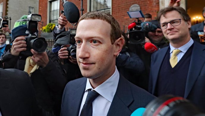 FILED - 04 February 2019, Ireland, Dublin: Facebook CEO Mark Zuckerberg leaves the Merrion Hotel after his meeting with Irish politicians to discuss the regulation of social media and harmful content. Zuckerberg defended the company's cryptocurrency pro
