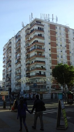 Imagen de archivo de unos vecinos paseando por el centro de San Juan