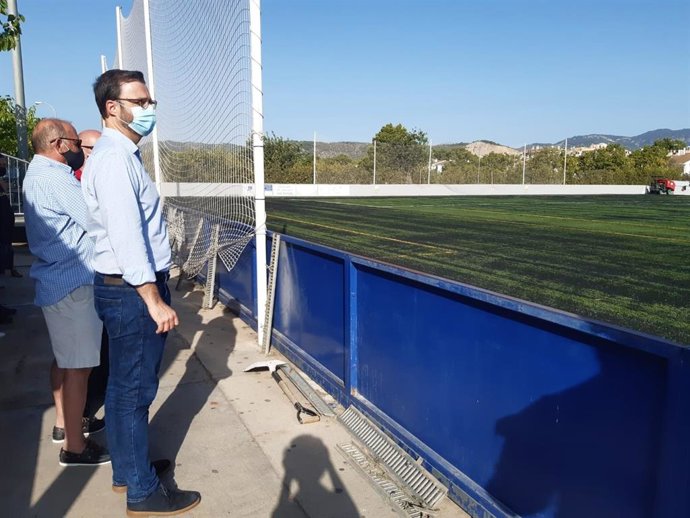 El alcalde de Palma, Jose Hila, durante una visita al campo del Secar de la Real