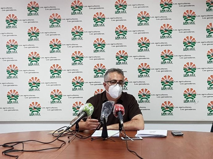 El secretario general de UPA-UCE, Ignacio Huertas, en rueda de prensa en Mérida