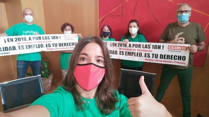 Hasta seis delegados de CCOO se encierran en la Consejería de Educación para exigir negociar la vuelta al colegio