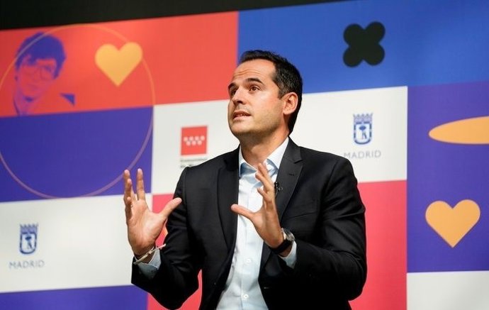 Aguado en la presentación de 'Sondersland'