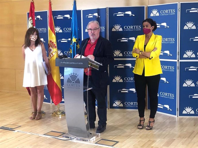 Rueda de prensa del PSOE antes de la Comisión de las Eólicas