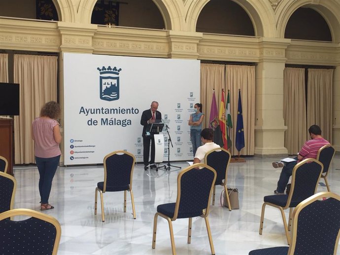 Francisco de la Torre, alcalde de Málaga, en comparecencia a los medios previa al pleno del Ayuntamiento de Málaga