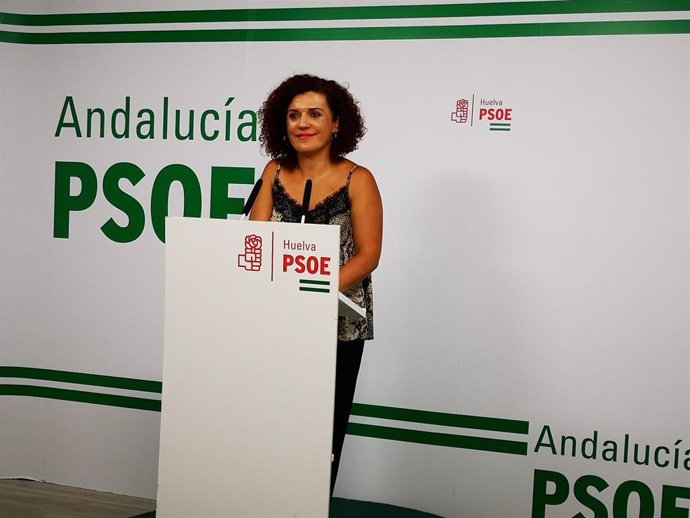 La alcaldesa de San Bartolomé de la Torre y miembro de la Ejecutiva Provincial del PSOE de Huelva, María Eugenia Limón.