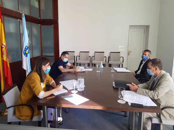 Reunión de la conselleira de Educación, Carmen Pomar, con el presidente de la Fegamp, Alberto Varela