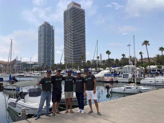 Equipo de Click&Boat y Nautal en el Puerto Olímpico de Barcelona