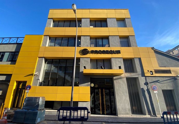 Fachada exterior de una de las sedes de la empresa de seguridad Prosegur, en la Calle Pajaritos, n 24, Madrid (España).