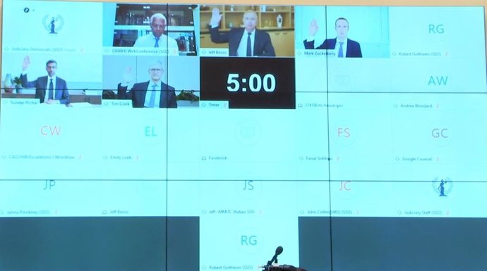 Los consejeros delagados de Amazon (Jeff Bezos), Facebook (Mark Zuckerberg), Alphabet (Sundar Pichai) y Apple (Tim Cook) durante su comparecencia telemática ante el Congreso de Estados Unidos el 29 de julio de 2020.