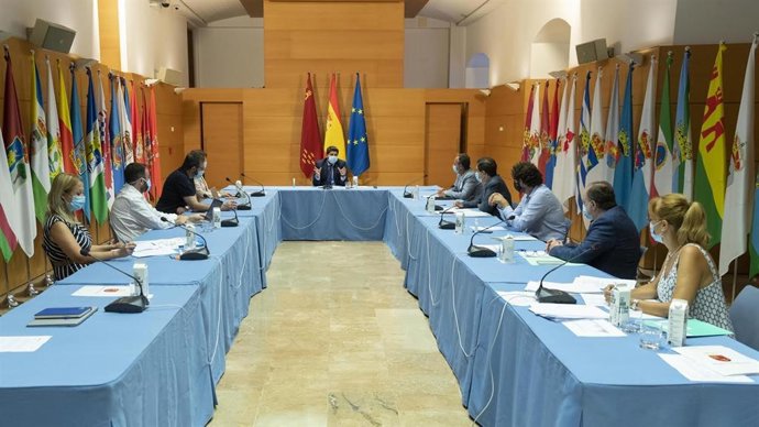 El presidente de la Comunidad, Fernando López Miras, preside la reunión del Comité de Seguimiento Covid