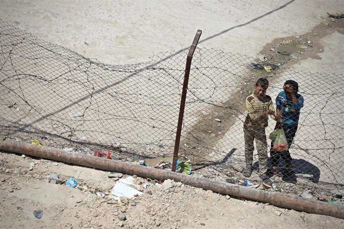 Dos niños en el campo de desplazados de Ain Issa, en el noreste de Siria