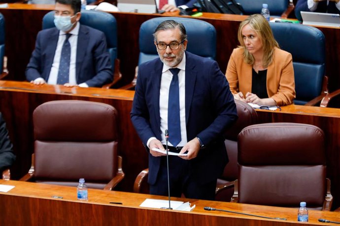 El consejero de Interior de la Comunidad de Madrid, Enrique López, durante la sesión plenaria en la que se debaten los planes de la Comunidad de Madrid ante el fin del estado de alarma, en Madrid, (España), a 18 de junio de 2020.