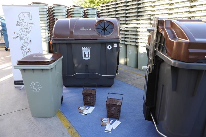 Imagen de recurso de cubo marrón para recogida de residuos orgánicos.