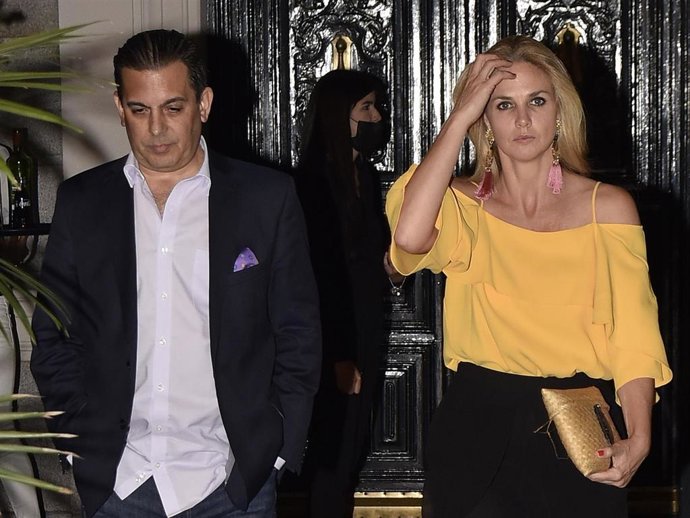 GONZALO VARGAS LLOSA Y GENOVEVA CASANOVA