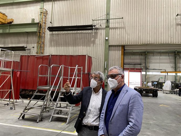 Belarmino Feito visita la Fábrica de Santa Bárbara Sistemas.