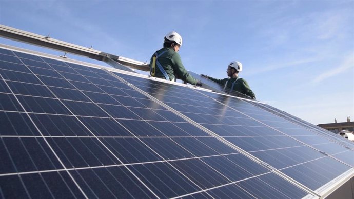 Imagen de archivo de una instalación de placas solares para el fomento del autoconsumo energético.