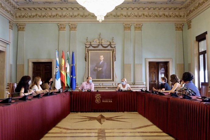 Imagen de la reunión mantenida en el Ayuntamiento de Huelva.