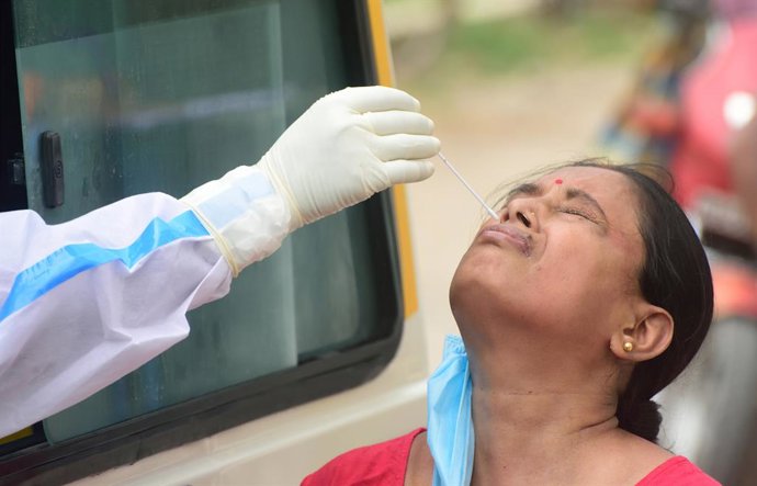 Coronavirus.- India registra una cifra récord de más de 50.000 nuevos casos en u