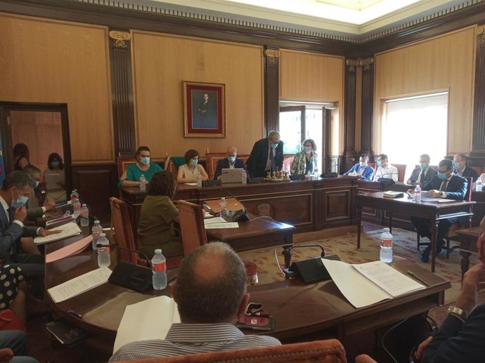 El alcalde de León, José Antonio Diez, preside el pleno ordinario del mes de julio.