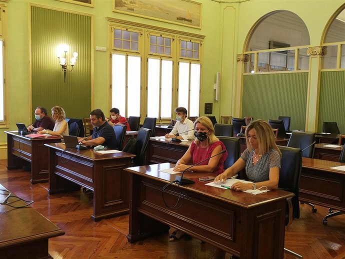 Sesión de la Comisión de Trabajo y Turismo en el Parlament.