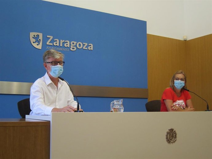 Rueda de prensa de Zaragoza en Común para pedir soluciones habitacionales dignas para personas vulnerables.