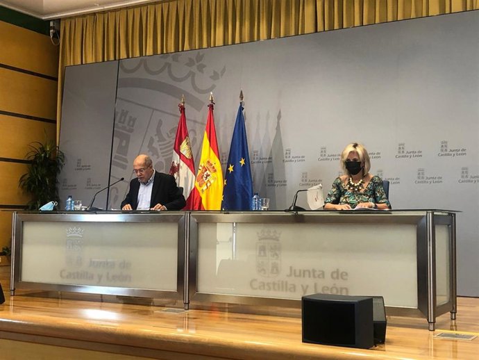 Igea y Casado en la rueda de prensa tras el Consejo de Gobierno.