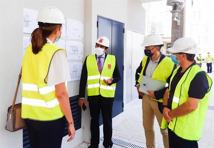 Consejero de Vivienda y Administración Local, David Pérez, visita las obras de una promoción de viviendas en el Ensanche de Vallecas.