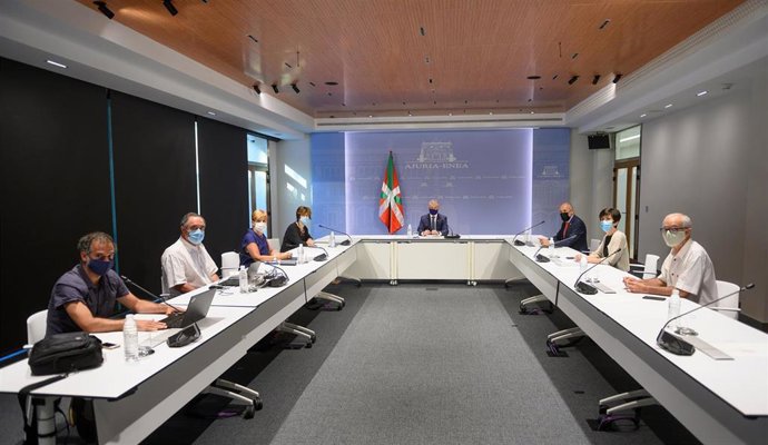 Reunión de la Comisión de seguimiento de la afección del covid-19 en Euskadi, encabezada por el lehendakari.