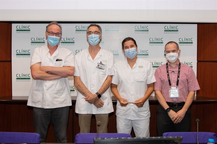 El jefe de servicio de Enfermedades Infecciosas, Alex Soriano; el director médico, Antoni Castells; la coordinadora del estudio, Carolina Garcia-Vidal, y el director de sistemas de información, David Vidal, del Hospital Clínic de Barcelona.