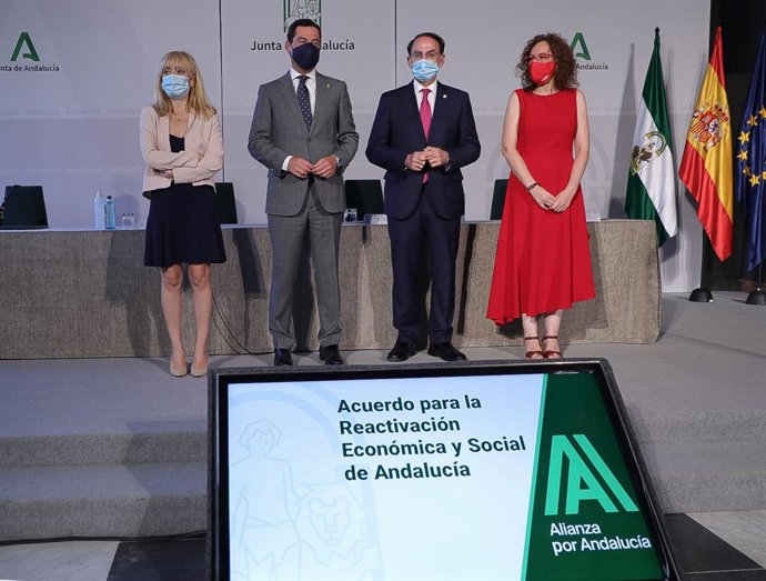 AMPL.- Moreno destaca que el acuerdo con empresarios y sindicatos para la recuperación es un "ejemplo" para España 