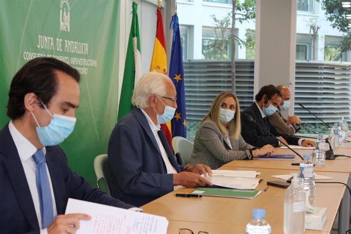 La Junta adelantará 17 millones a los operadores de autobús por las pérdidas en el estado de alarma.