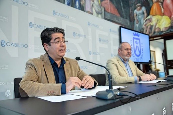 El presidente del Cabildo de Tenerife, Pedro Martín, y el vicepresidente primero, Enrique Arriaga