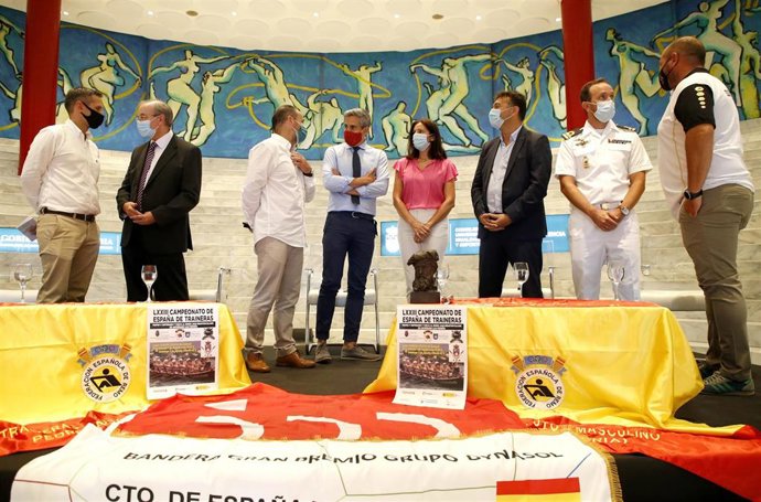 El vicepresidente y consejero de Universidades, Igualdad, Cultura y Deporte, Pablo Zuloaga, asiste a la presentación del LXXIII Campeonato de España de Traineras