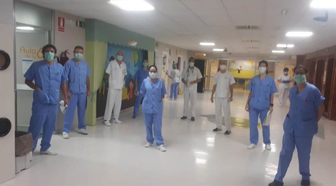 Imagen de archivo de profesionales sanitarios durante el coronavirus del Hospital Virgen Macarena de Sevilla.
