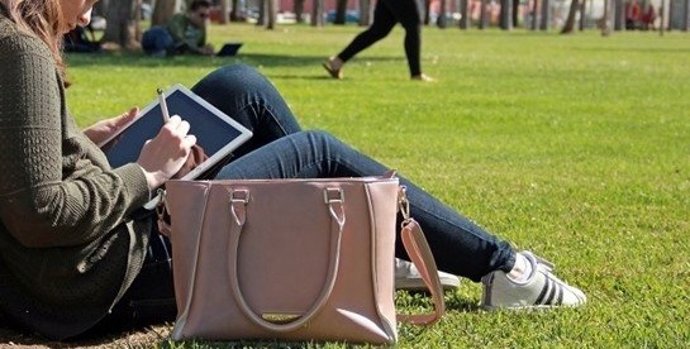 Imagen de recurso de una estudiante universitaria  (archivo)