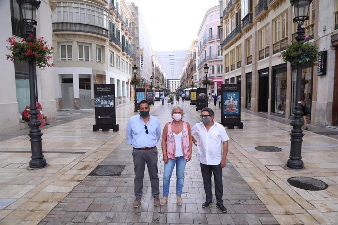 El Ayuntamiento De Málaga Informa: Una Muestra Gráfica En Calle Larios Recrea Momentos Emblemáticos De La Feria De Malaga