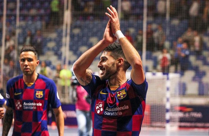 Adolfo saluda a la afición tras el pase a la final de la Copa de España 2020