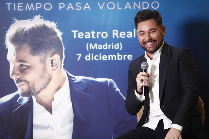 El cantaor catalán Miguel Poveda lanzará el disco "El tiempo pasa volando" el 30 de noviembre, con el que celebrarásus 30 años en la música. 