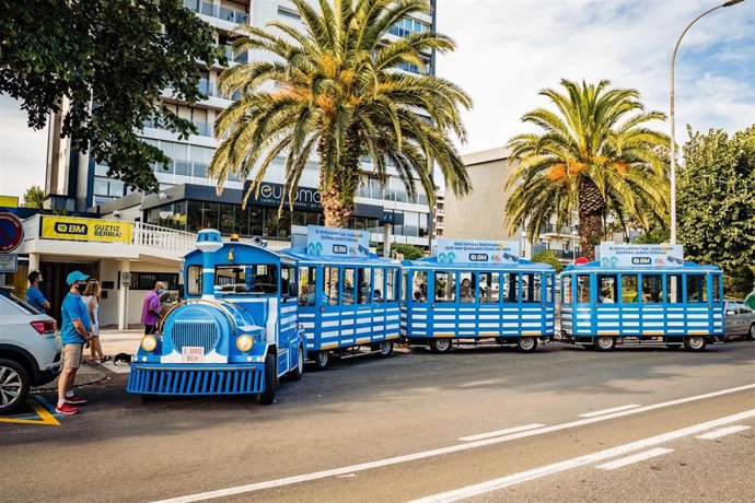 Tren turístico en Zarautz.