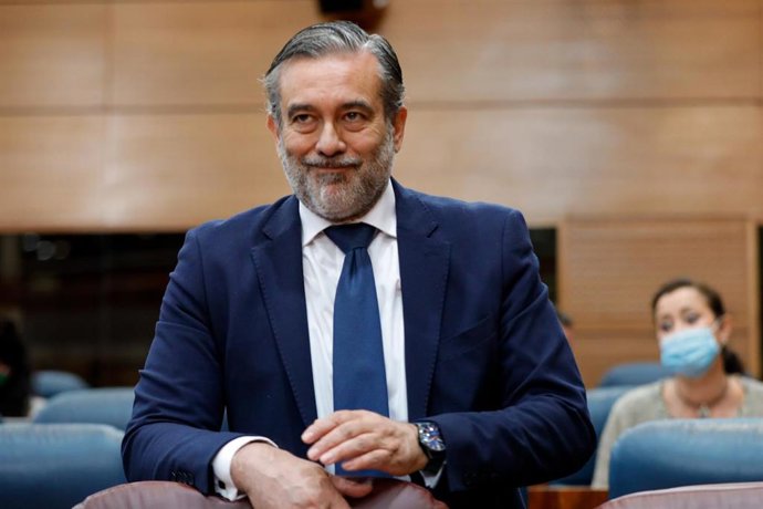 El consejero de Interior de la Comunidad de Madrid, Enrique López, durante la sesión plenaria en la que se debaten los planes de la Comunidad de Madrid ante el fin del estado de alarma, en Madrid, (España), a 18 de junio de 2020.