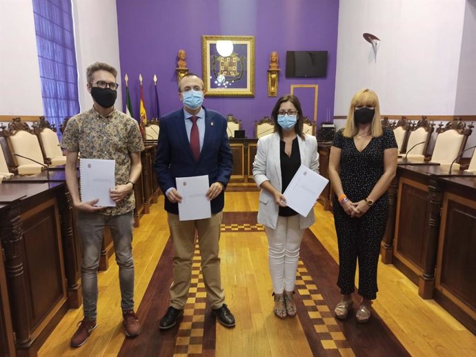 Portavoces de PSOE, PP, Cs y Adelante Jaén con el acuerdo de reactivación de la ciudad