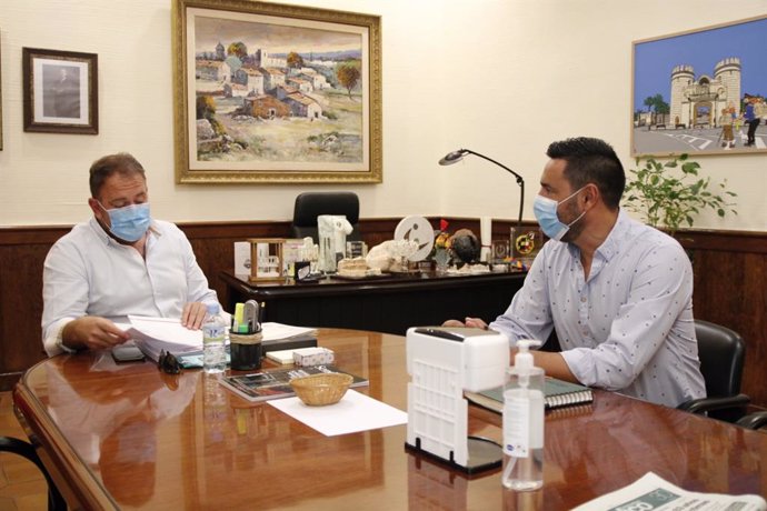 El alcalde de Mérida se reúne con comité de empresa de CArrefour